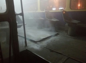 В Днепре горел трамвай: пожар тушила полиция