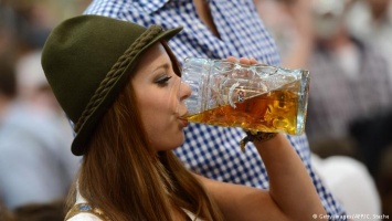 Октоберфест: скандал вокруг кружки пива