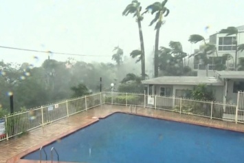 Спасайся, кто может: в Австралию пришел тропический циклон