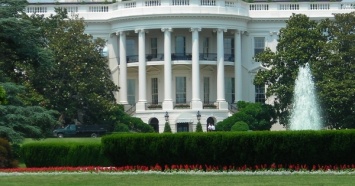 На территории резиденции президента США был объявлена тревога