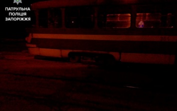 Смотрите: в центре Запорожья вновь загорелся трамвай