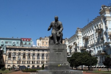 В Киеве отмоют скульптуру композитора