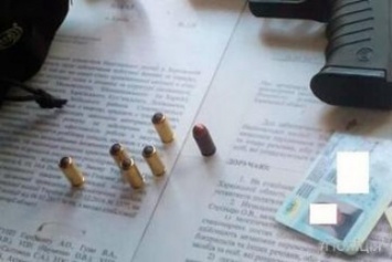 На Харьковщине полицейские нашли у пассажира автобуса оружие и патроны с Донбасса (ФОТО)