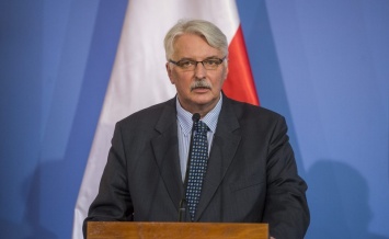 Польша временно закрывает свои консульские учреждения в Украине