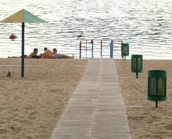 В Запорожье за 7,5 млн грн. на центральном пляже установят фонтанчики, навесы и медпункт
