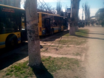 В Кременчуге из-за ДТП остановились троллейбусы (фото)