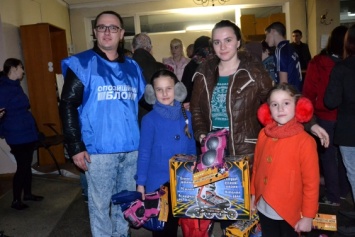 Активисты ОППОЗИЦИОННОГО БЛОКА Киевщины доставили гуманитарную помощь переселенцам с Донбасса