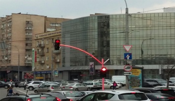 На площади Победы в Киеве заработали "столбы-светофоры"