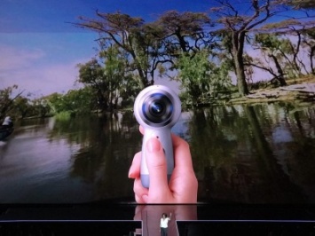 Samsung Gear 360 (2017) снимает панорамное видео в 4K