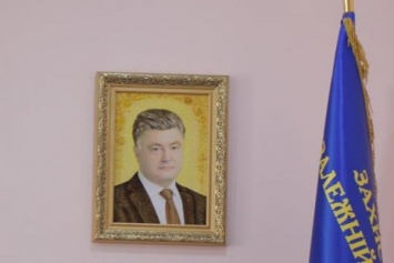 Филатов заявил, что в кабинетах чиновников не нужен портрет Порошенко