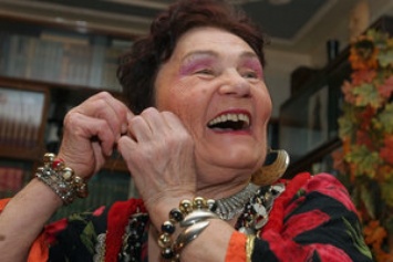 Королева дискотек: 82-летняя японка утром работает поваром, а ночью - ди-джеем