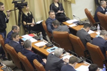 В Запорожье сессия горсовета длилась 12,5 часов: за что проголосовали депутаты