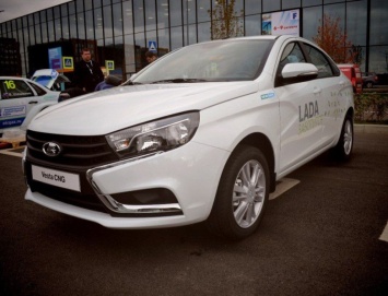 В этом году "АвтоВАЗ" соберет тысячу автомобилей LADA Vesta версии CNG