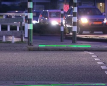 В Нидерландах тестируют светофор для смартфонозависимых пешеходов