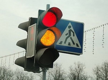 Запорожец нашел способ избежать ДТП: "остановить" светофор
