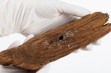 В Норвегии найден 1000-летний игрушечный кораблик викингов