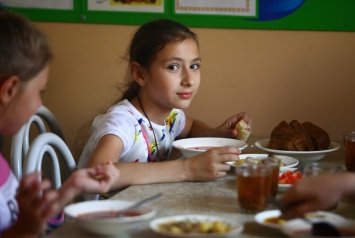 Депутаты Запорожского горсовета решили не возвращать горячие завтраки ученикам начальных классов