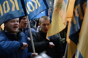 Во Львове в опале пикета радикалов оказалось отделение российского VS Bank