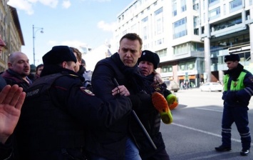 В России суд отказался отменять арест Навального