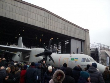 Новейший самолет "Антонова" Ан-132 провел подготовку к первому полету (видео)