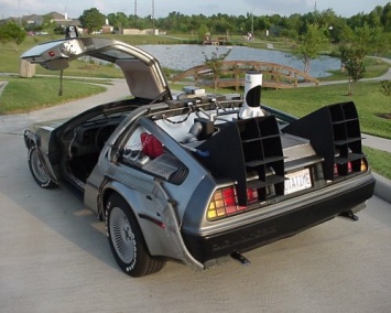 Летающий DeLorean DMC-12 из фильма «Назад в будущее» появится в продаже