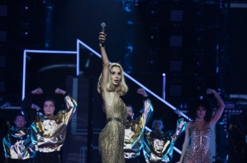 "Оставайся в Москве, Света!": Лобода дала концерт в столице России