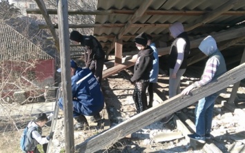 Спасатели Генического района сняли с крыши больницы семерых детей