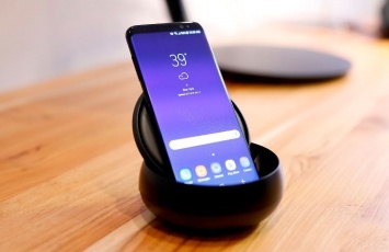 Док-станция DeX для Samsung Galaxy S8 выйдет в конце апреля и будет стоить как полкомпьютера