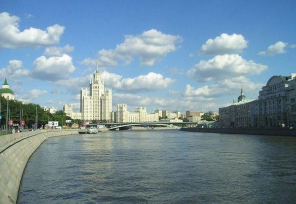 В больнице умер пострадавший при пожаре на Москве-реке