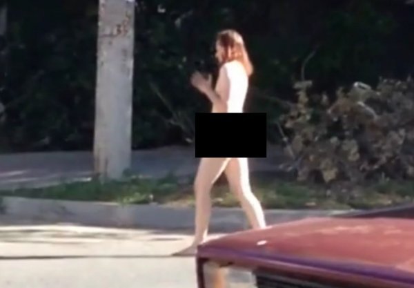 Голая девушка разгуливала по улицам Калуги
