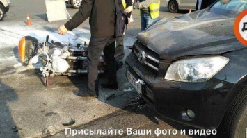 В Киеве джип сбил мотоциклиста (фото)