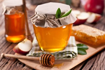 Мед помогает от бессонницы: несколько рецептов