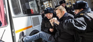 В Госдуме считают, что Навальный организует оранжевую революцию
