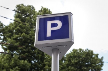 Деньги вперед: насколько законна борьба с платными парковками в Днепре
