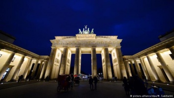 В Берлине объяснили отсутствие траурной подсветки после теракта в России