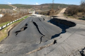 Экстрасенс призвал не ремонтировать трассу Симферополь-Севастополь, чтобы не "навлечь беду"