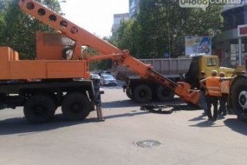 Подготовка ко Дню города продолжается: в Черноморске ремонтируют дороги