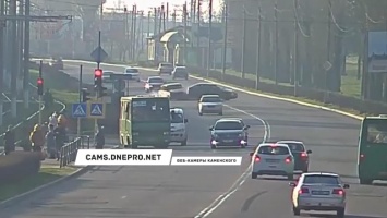 ВИДЕО ДТП на Днепропетровщине: в Каменском Приора подставилась под ВАЗ