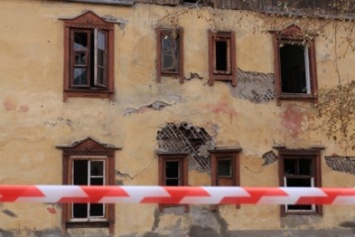 В Киеве насчитали сотню опасных для жизни домов