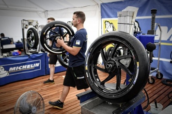 MotoGP: По просьбе команд Michelin вернула в шинное меню покрышки 2016 года