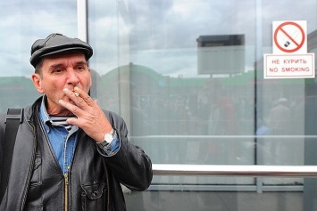 В Запорожской области коммунальщиков уполномочили штрафовать курильщиков