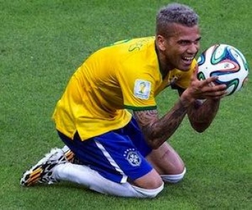 Алвес: Задача сборной Бразилии - выйти на пик формы к мундиалю