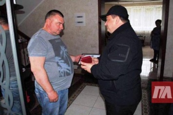 Жителя Киевщины, застрелившего грабителя из РФ, наградила Нацполиция