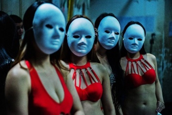 Николаевский фотограф показал шокирующие кадры закулисья ночных клубов Китая