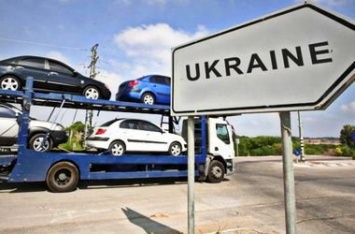 Гораздо меньше автомобилей стали завозить в Украину