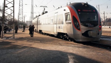 На пасхальные праздники "Укрзализныця" пустила еще четыре поезда