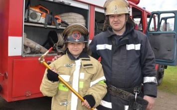 Николаевские спасатели учили детей своим профессиональным навыкам