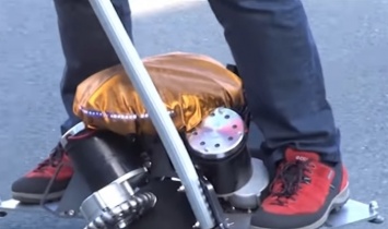 Крути-колеси: немец создал у себя в гараже сегвей, который может ездить без колес