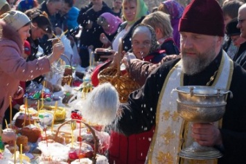МЧС направит в храмы Крыма более тысячи сотрудников для дежурства во время Пасхальных служб