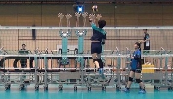 Японцы создали шестирукого робота-волейболиста